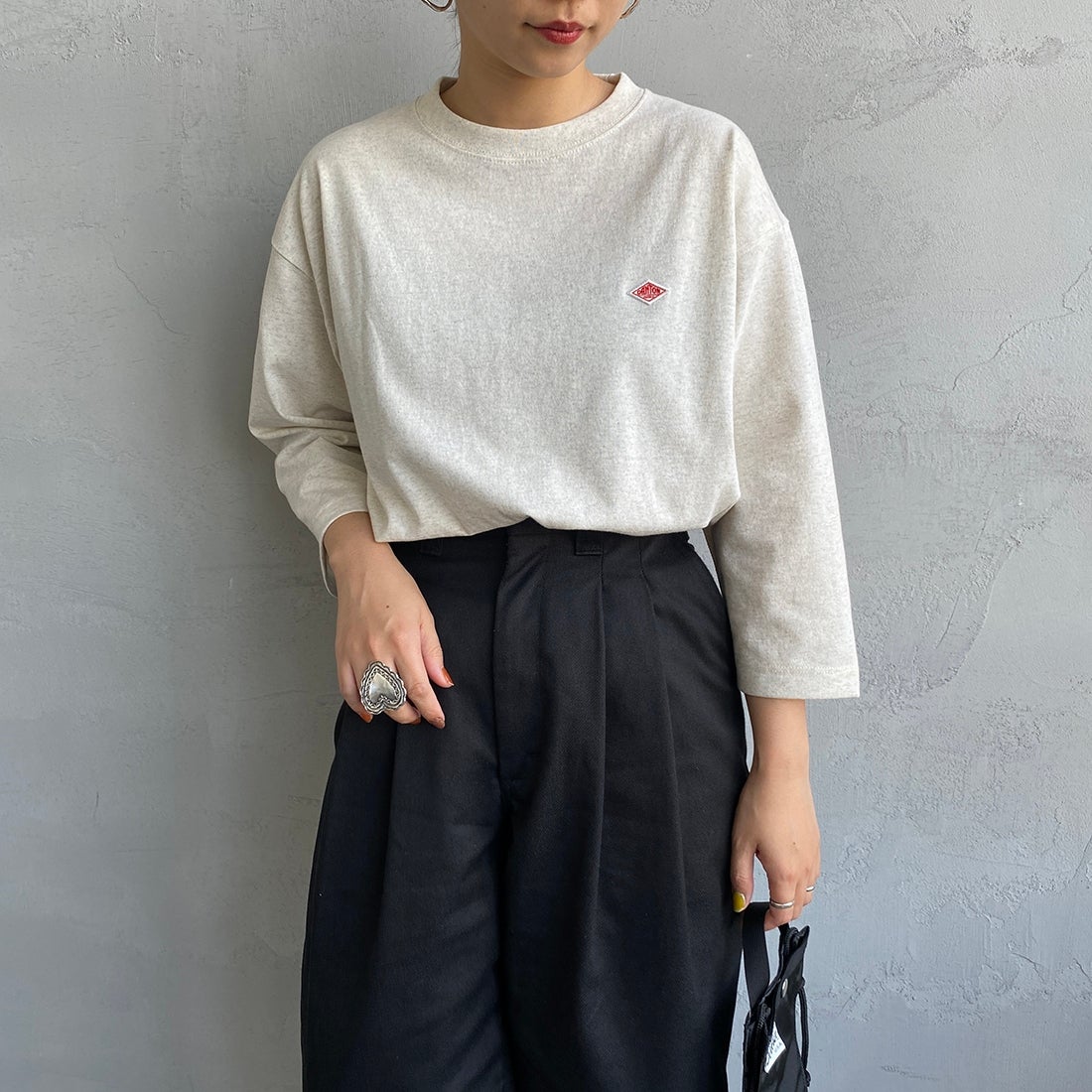 DANTON [ダントン] ソリッド クルーネックプルオーバー [DT-C0131TCB] H.IVORY &&モデル身長：156cm 着用サイズ：S&&