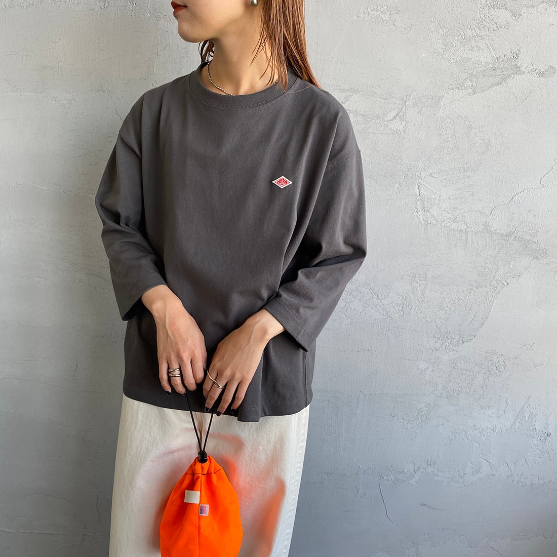 DANTON [ダントン] ソリッド クルーネックプルオーバー [DT-C0131TCB] COAL GREY &&モデル身長：156cm 着用サイズ：S&&