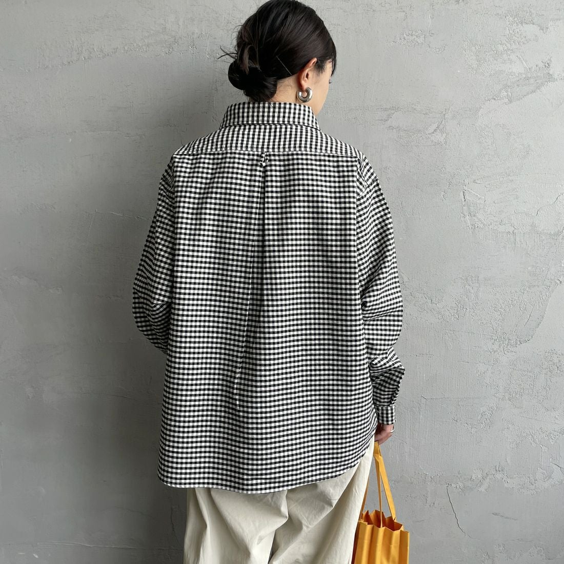 DANTON [ダントン] ラウンドカラー オックスフォードシャツ [DT-B0281OXP] BLK/ECR GN &&モデル身長：150cm 着用サイズ：36&&