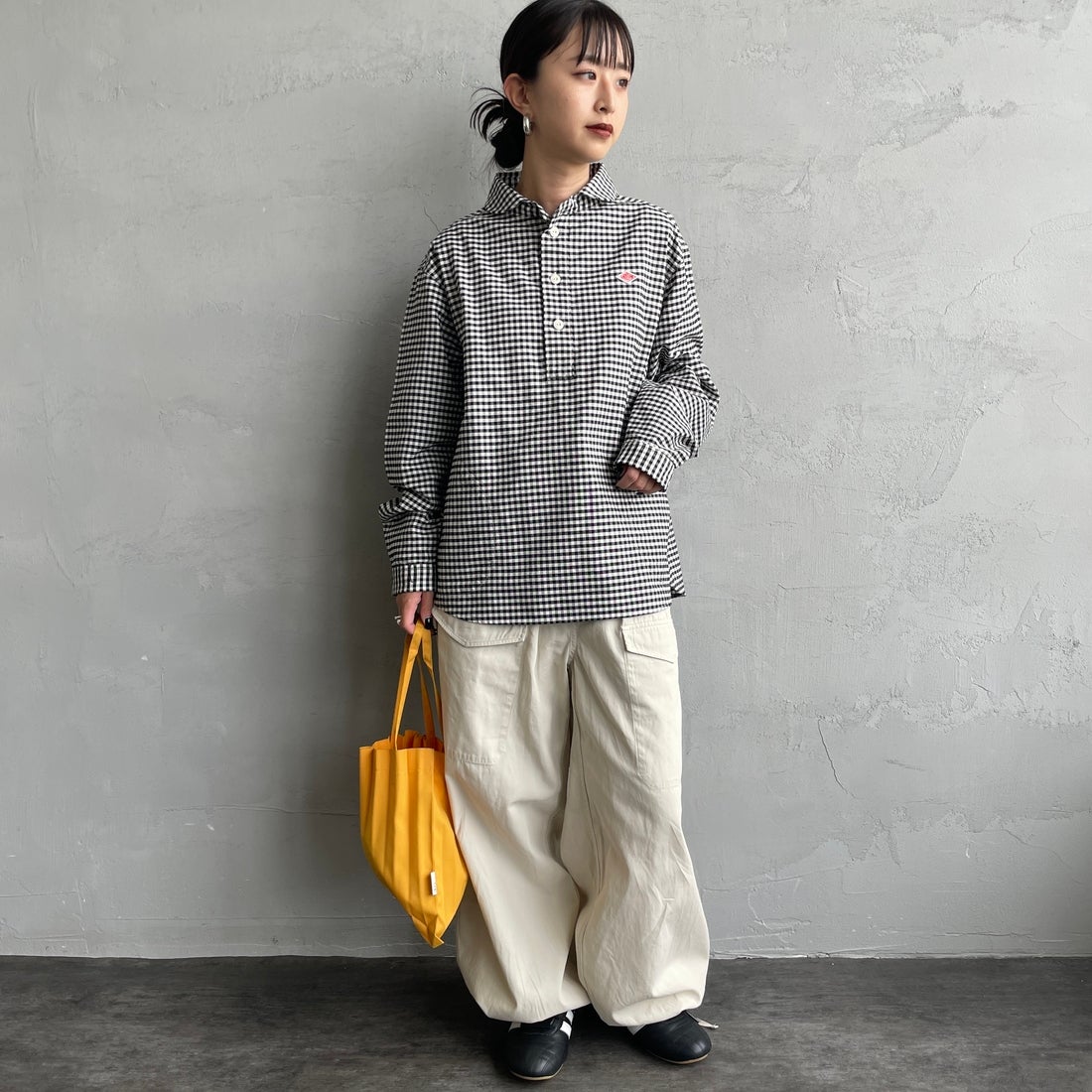 DANTON [ダントン] ラウンドカラー オックスフォードシャツ [DT-B0281OXP] BLK/ECR GN &&モデル身長：150cm 着用サイズ：36&&