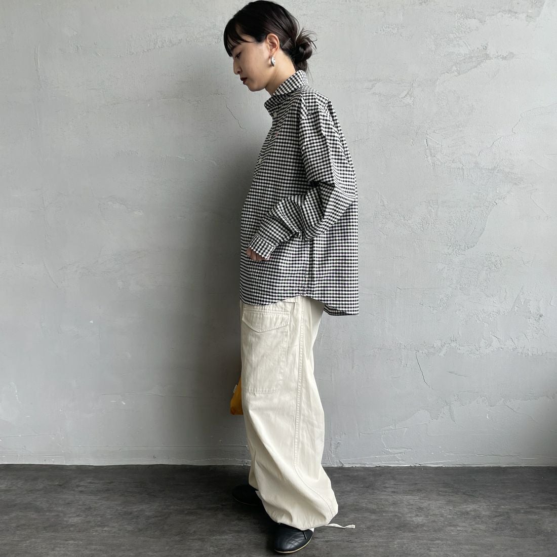 DANTON [ダントン] ラウンドカラー オックスフォードシャツ [DT-B0281OXP] BLK/ECR GN &&モデル身長：150cm 着用サイズ：36&&