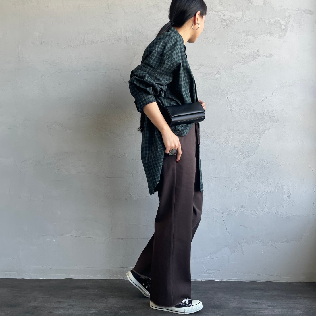 Dickies [ディッキーズ] 別注 ヴィンテージワークパンツ [243M40IN01-JF] DB DARK BR &&モデル身長：156cm 着用サイズ：S&&