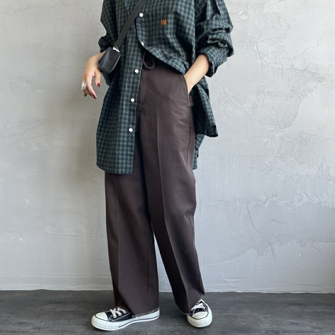 Dickies [ディッキーズ] 別注 ヴィンテージワークパンツ [243M40IN01-JF] DB DARK BR &&モデル身長：156cm 着用サイズ：S&&