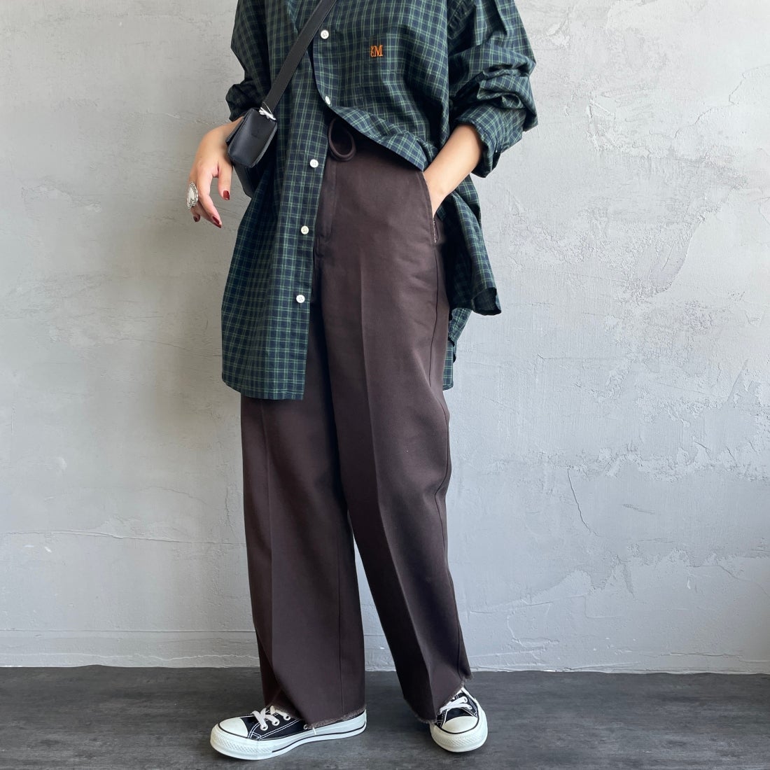 Dickies [ディッキーズ] 別注 ヴィンテージワークパンツ [243M40IN01-JF] DB DARK BR &&モデル身長：156cm 着用サイズ：S&&