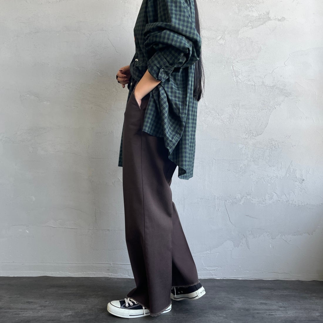 Dickies [ディッキーズ] 別注 ヴィンテージワークパンツ [243M40IN01-JF] DB DARK BR &&モデル身長：156cm 着用サイズ：S&&