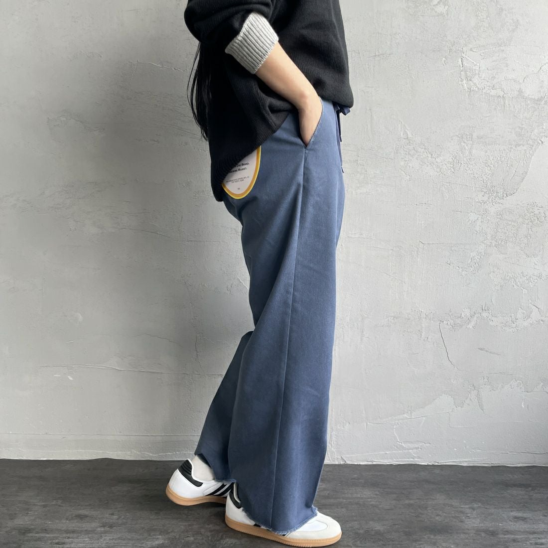 Dickies [ディッキーズ] 別注 ヴィンテージワークパンツ [243M40IN01-JF] AF BLUE &&モデル身長：156cm 着用サイズ：S&&