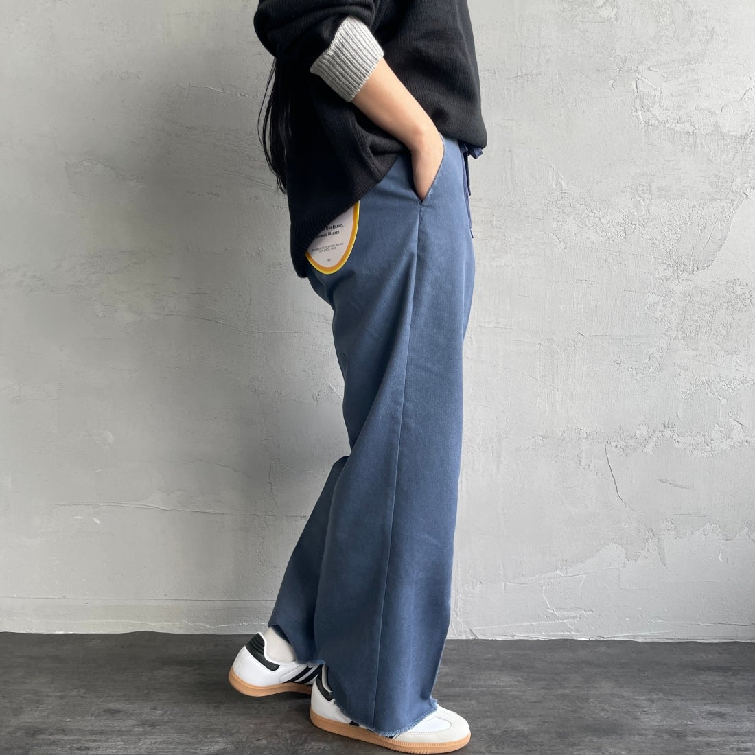 Dickies [ディッキーズ] 別注 ヴィンテージワークパンツ [243M40IN01-JF] AF BLUE &&モデル身長：156cm 着用サイズ：S&&