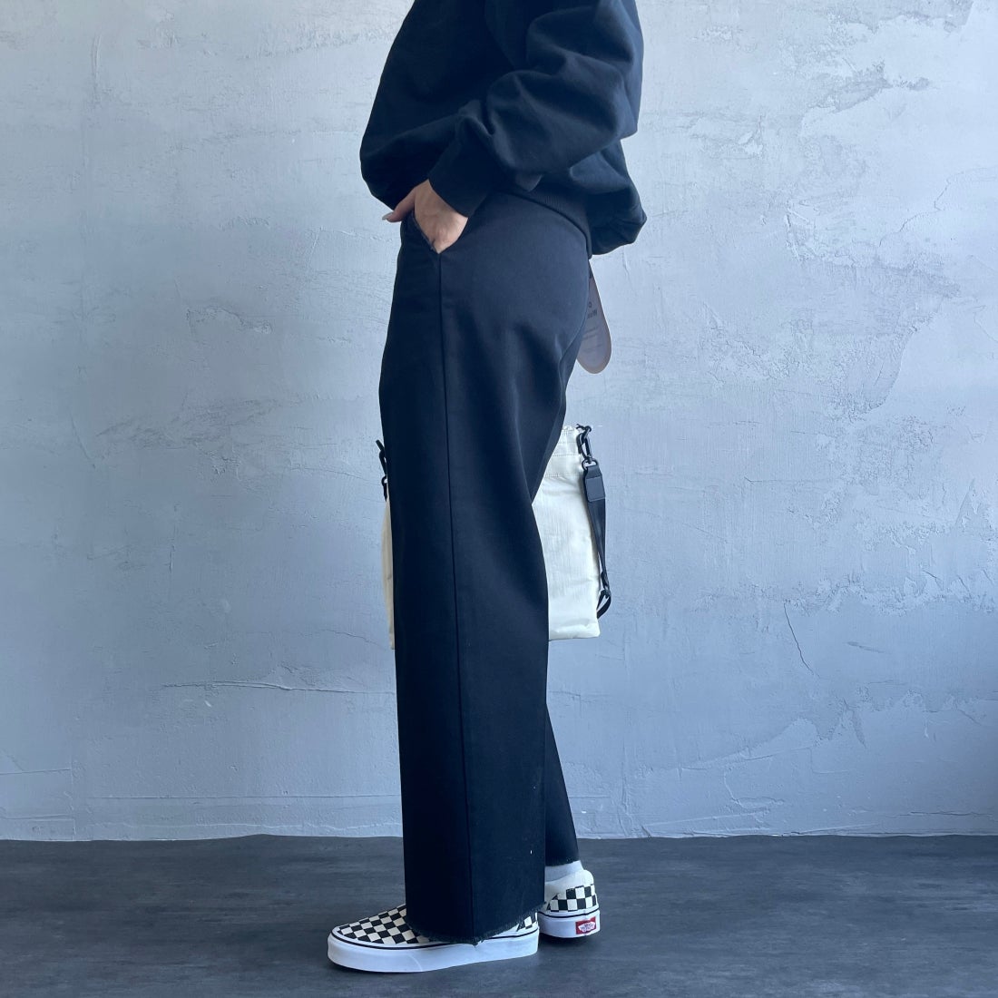 Dickies [ディッキーズ] 別注 ヴィンテージワークパンツ [243M40IN01-JF] BK BLACK &&モデル身長：163cm 着用サイズ：S&&