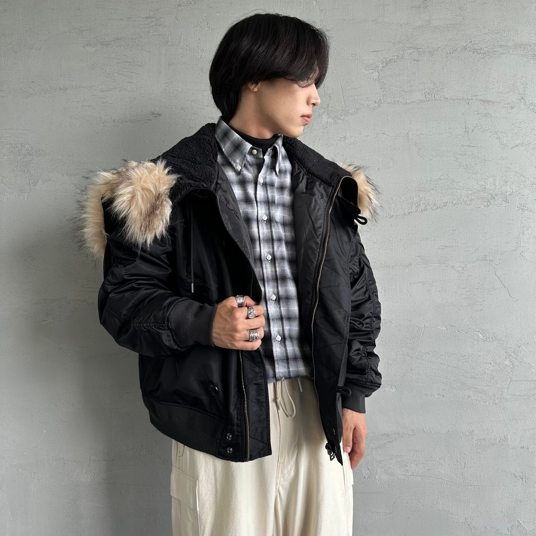 MILITARY [ミリタリー] 別注 N-2B オーバーサイズフライトジャケット [T-24789002-JF] BLACK &&モデル身長：179cm 着用サイズ：L&&