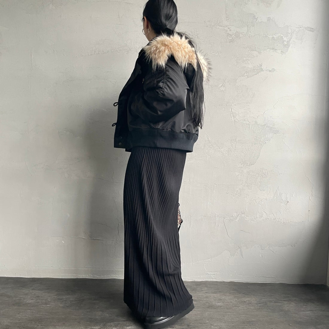 MILITARY [ミリタリー] 別注 N-2B オーバーサイズフライトジャケット [T-24789002-JF] BLACK &&モデル身長：156cm 着用サイズ：XS&&