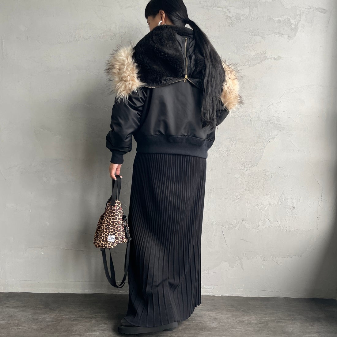 MILITARY [ミリタリー] 別注 N-2B オーバーサイズフライトジャケット [T-24789002-JF] BLACK &&モデル身長：156cm 着用サイズ：XS&&