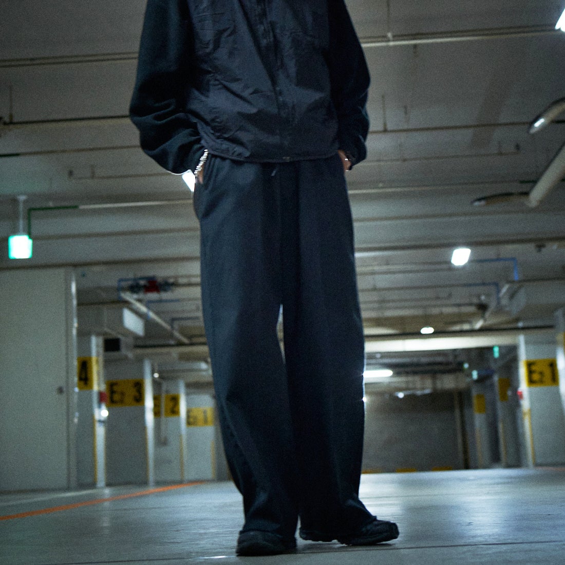 Dickies [ディッキーズ] 別注 ヴィンテージワークパンツ [243M40IN01-JF] BK BLACK &&モデル身長：170cm 着用サイズ：XL&&