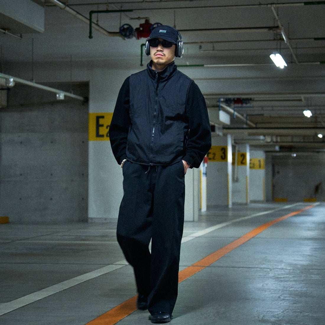 Dickies [ディッキーズ] 別注 ヴィンテージワークパンツ [243M40IN01-JF] BK BLACK &&モデル身長：170cm 着用サイズ：XL&&