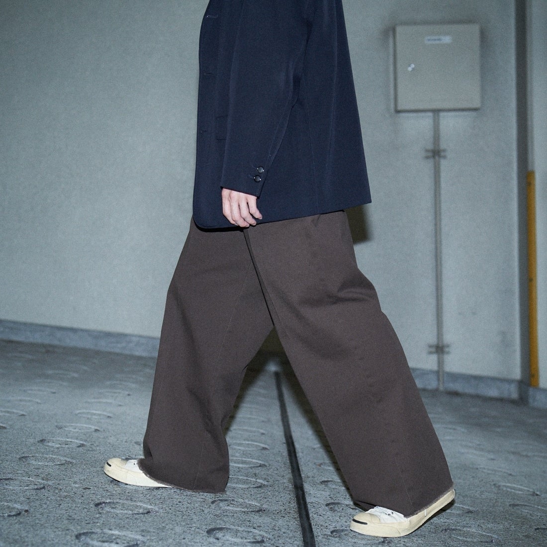 Dickies [ディッキーズ] 別注 ヴィンテージワークパンツ [243M40IN01-JF] DB DARK BR &&モデル身長：168cm 着用サイズ：XL&&