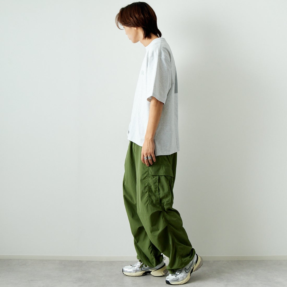 THRIFTY LOOK [スリフティールック] 別注 アーミープリントTシャツ [OE1401-JF] ASH &&モデル身長：179cm 着用サイズ：M&&
