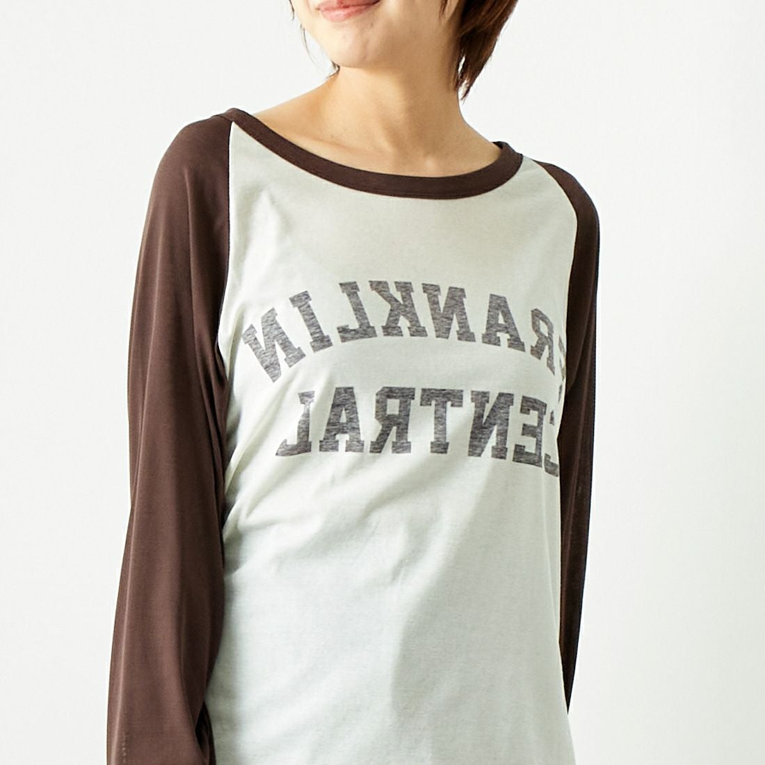 St.Johns 3rd club [セントジョンズサードクラブ] フランクリンセントラル シアーTシャツ [SJ24-12] OFF/BRN &&モデル身長：167cm 着用サイズ：F&&