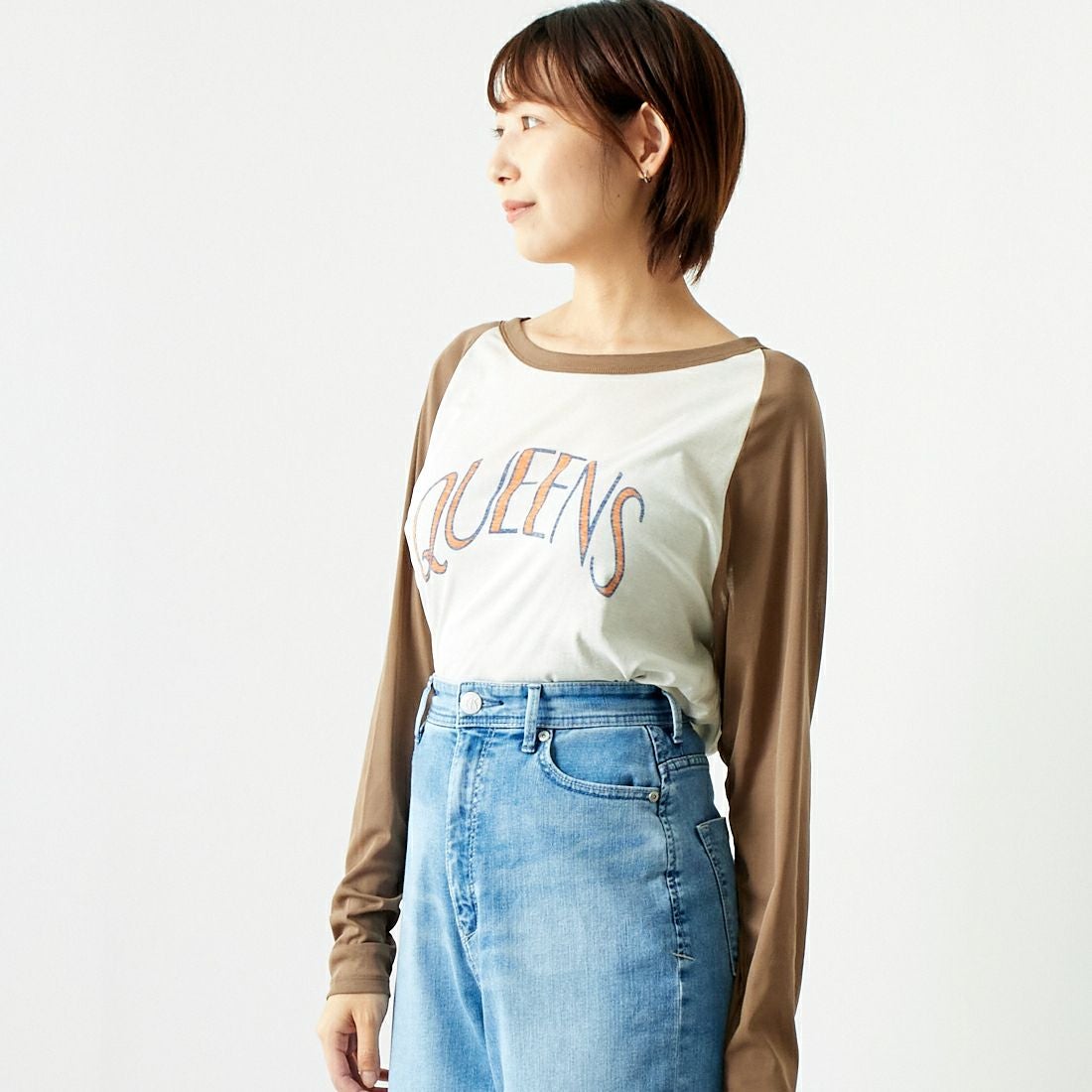 St.Johns 3rd club [セントジョンズサードクラブ] QUEENS シアーTシャツ [SJ24-13] OFF/TAUPE &&モデル身長：167cm 着用サイズ：F&&
