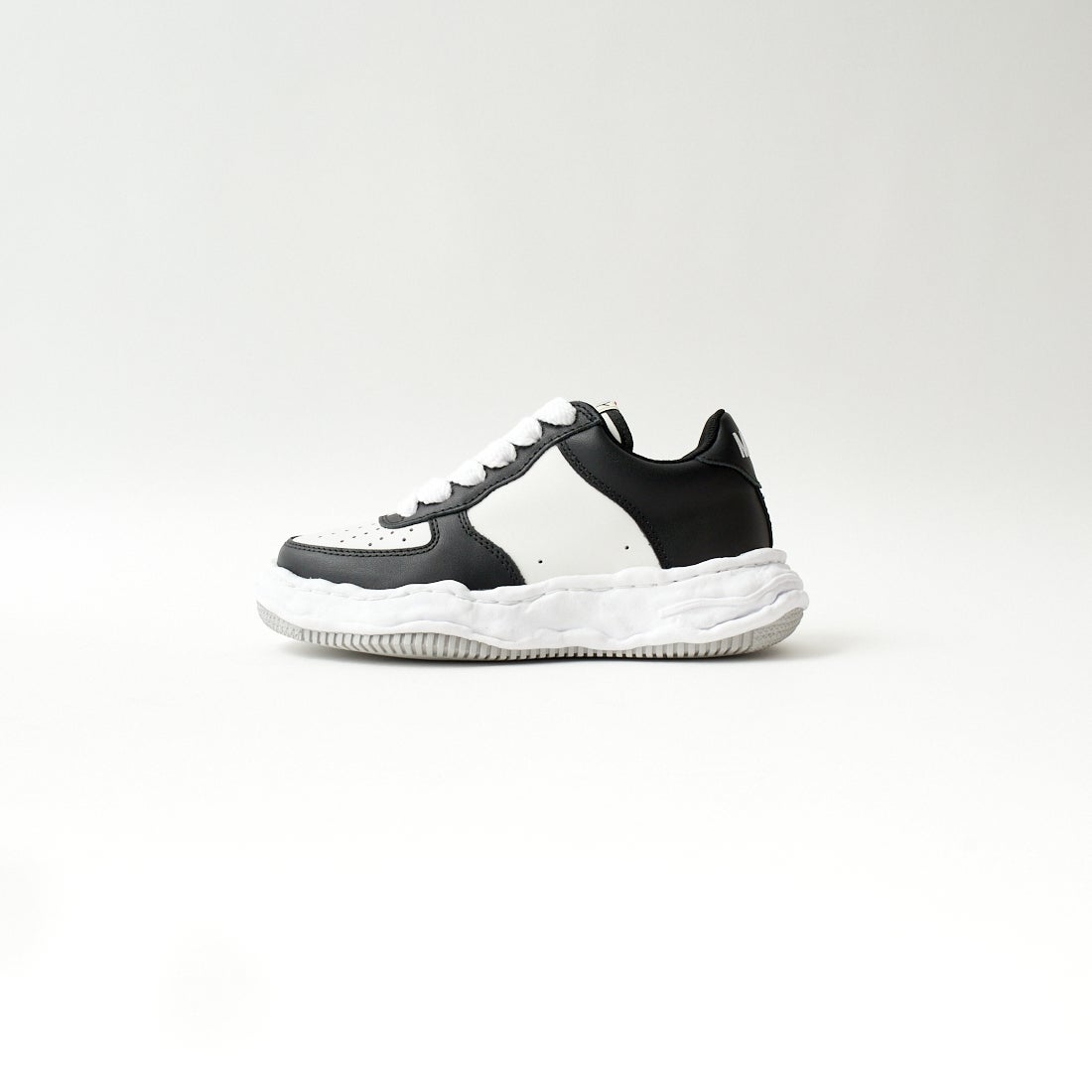 BLK/WHT