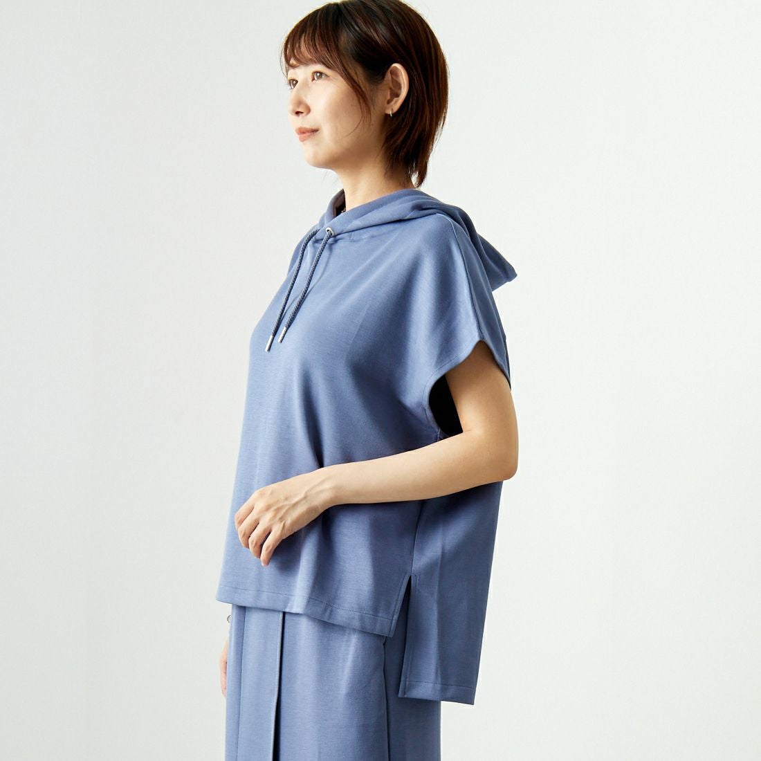 Maison de L'allure [メゾン ドゥ ラリュール] ダンボールフーディベスト [M24132054] 12 BLUE &&モデル身長：167cm 着用サイズ：F&&