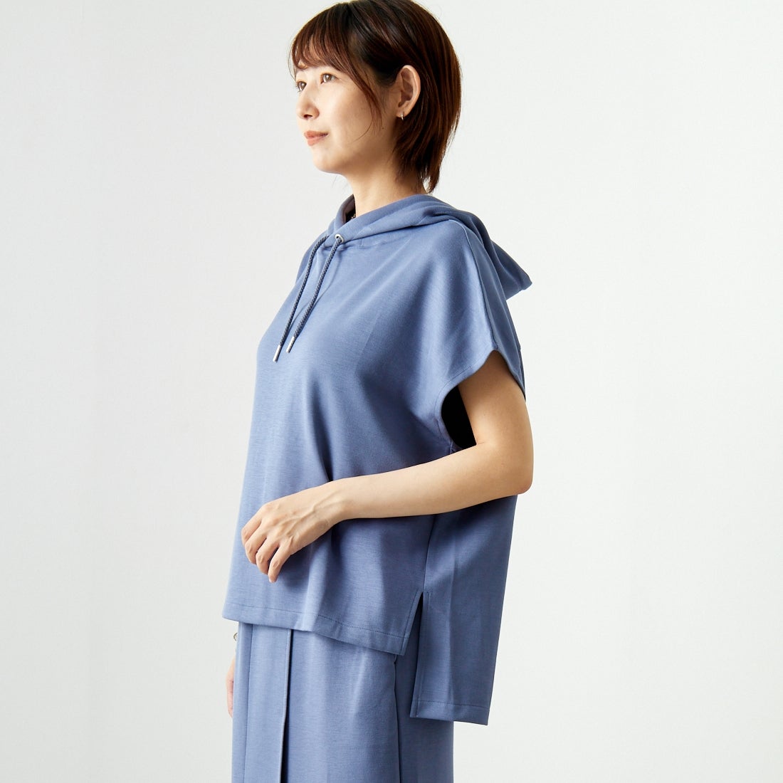 Maison de L'allure [メゾン ドゥ ラリュール] ダンボールフーディベスト [M24132054] 12 BLUE &&モデル身長：167cm 着用サイズ：F&&