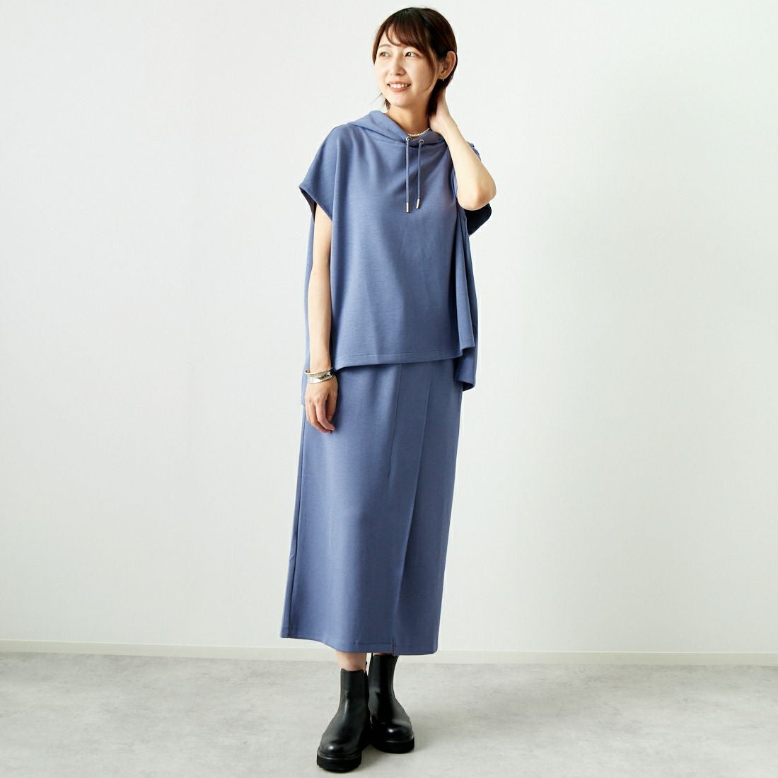 Maison de L'allure [メゾン ドゥ ラリュール] ダンボールフーディベスト [M24132054] 12 BLUE &&モデル身長：167cm 着用サイズ：F&&