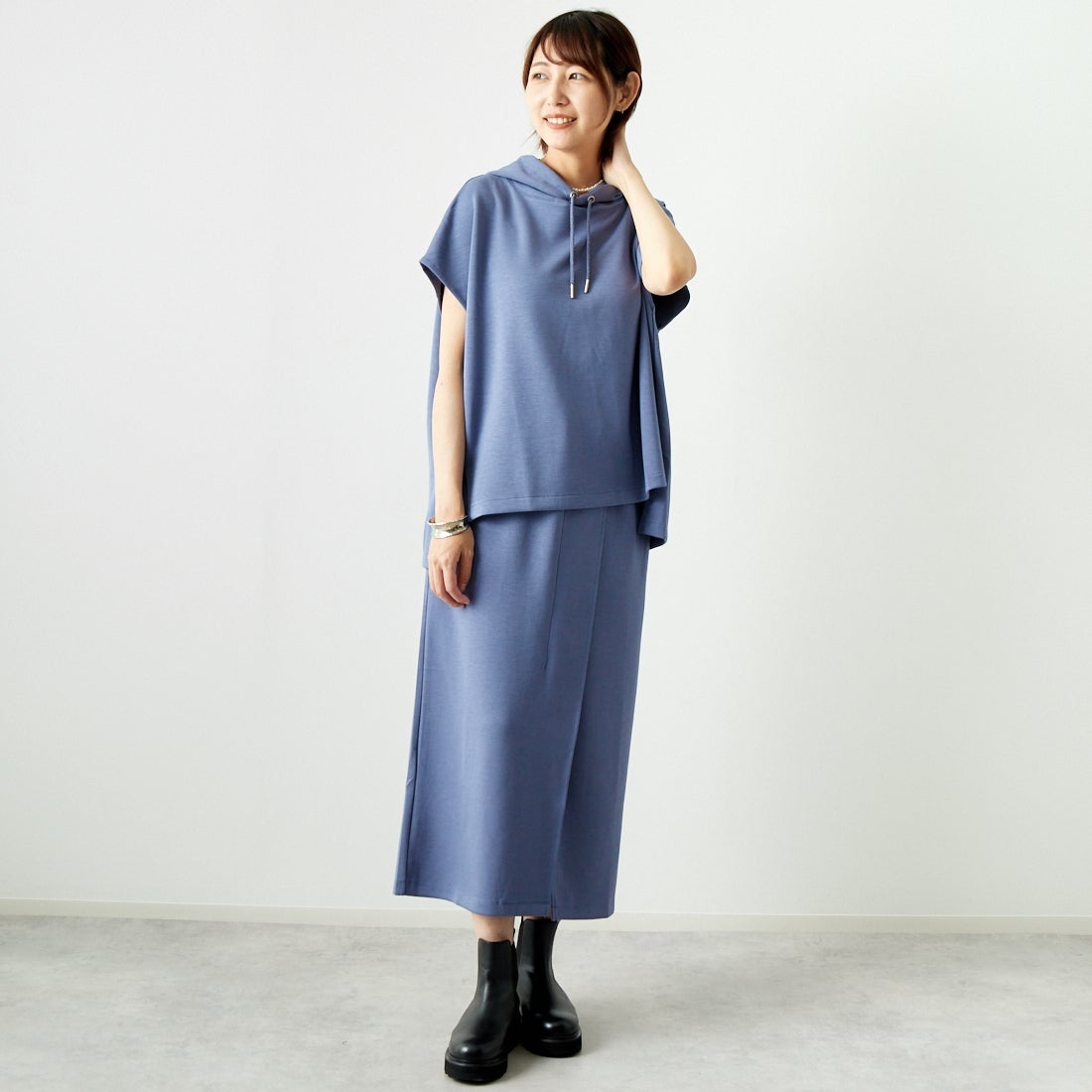 Maison de L'allure [メゾン ドゥ ラリュール] ダンボールフーディベスト [M24132054] 12 BLUE &&モデル身長：167cm 着用サイズ：F&&