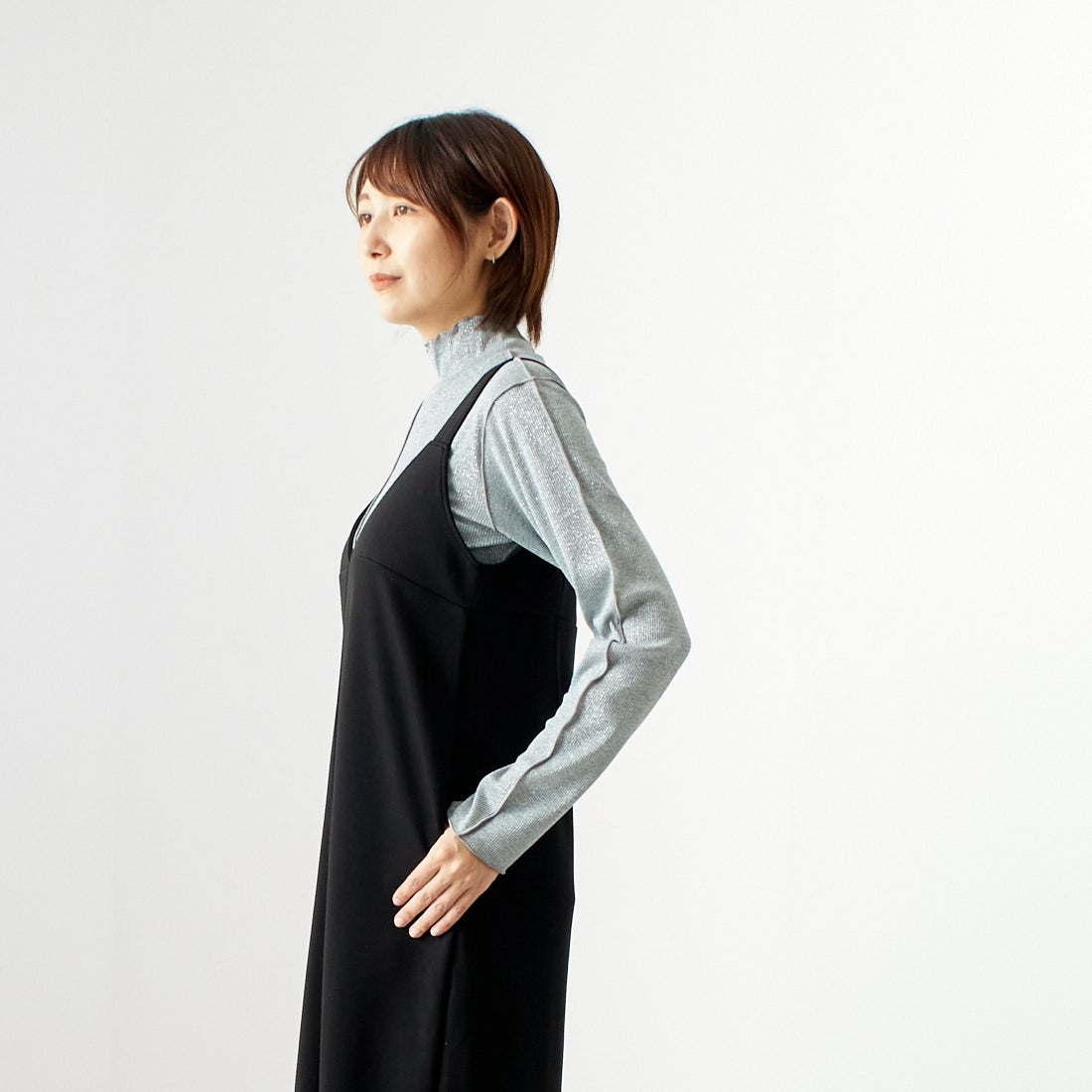 Maison de L'allure [メゾン ドゥ ラリュール] 2WAYタックスリットジャンスカ [M24132009] 09 BLACK &&モデル身長：167cm 着用サイズ：F&&