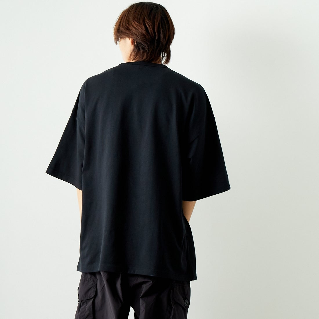 NIKE [ナイキ] プレミアム エッセンシャルTシャツ [HF9607] 010 ﾌﾞﾗｯｸ &&モデル身長：179cm 着用サイズ：L&&
