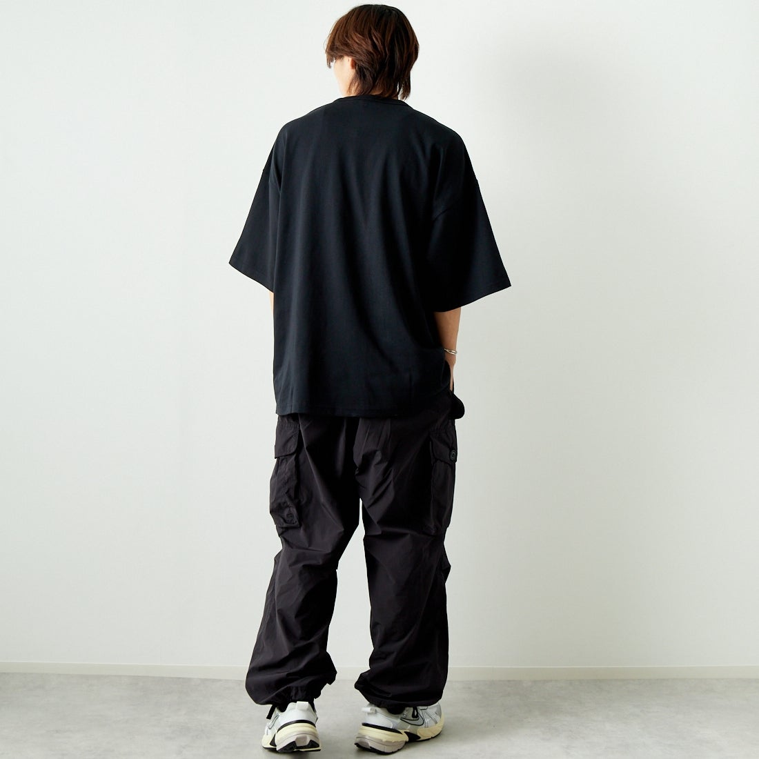 NIKE [ナイキ] プレミアム エッセンシャルTシャツ [HF9607] 010 ﾌﾞﾗｯｸ &&モデル身長：179cm 着用サイズ：L&&