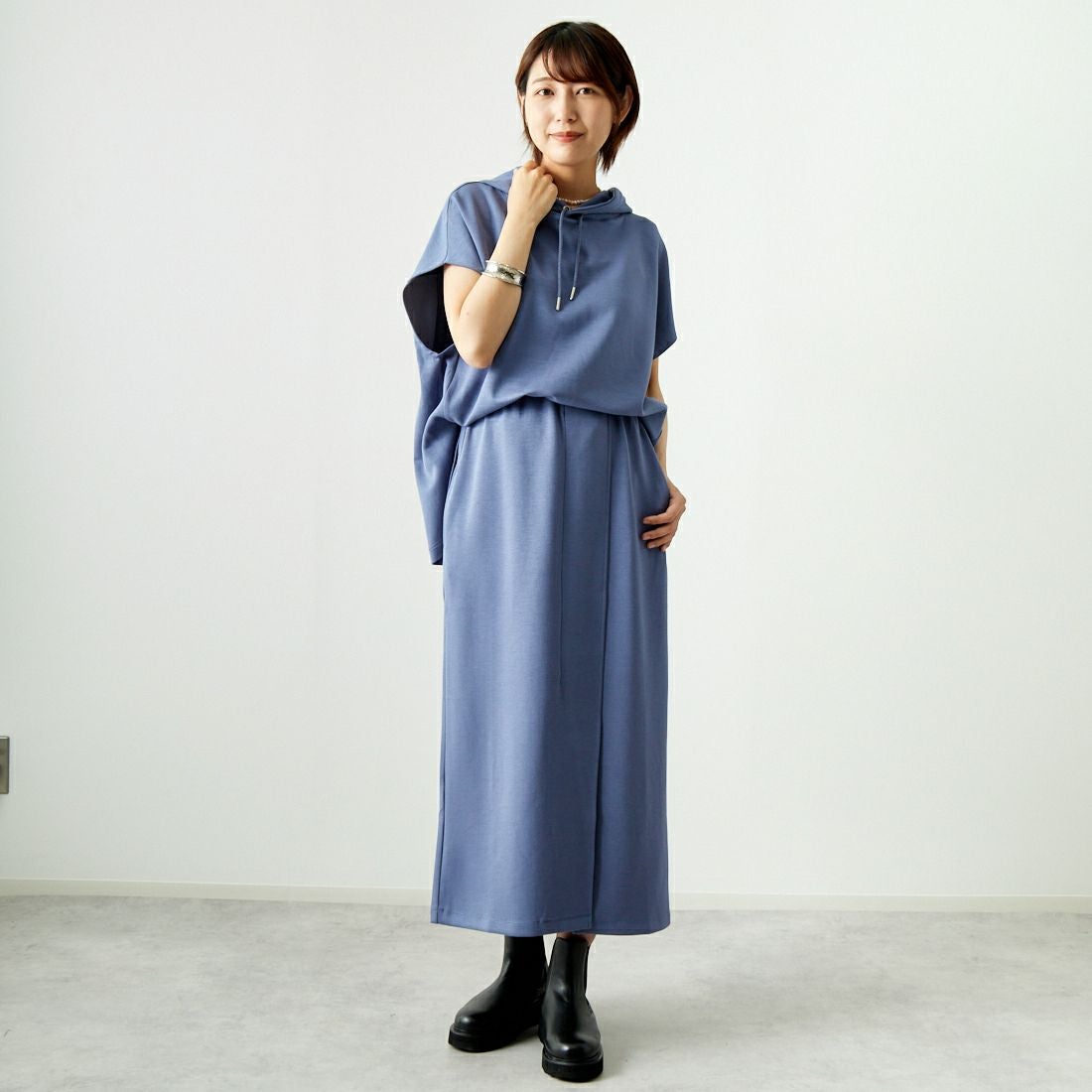 Maison de L'allure [メゾン ドゥ ラリュール] タックスリットダンボールスカート [M24132008] 12 BLUE &&モデル身長：167cm 着用サイズ：M&&