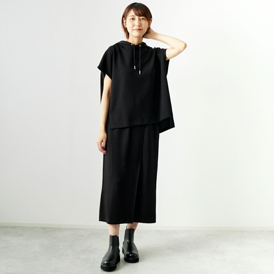 Maison de L'allure [メゾン ドゥ ラリュール] タックスリットダンボールスカート [M24132008] 09 BLACK &&モデル身長：167cm 着用サイズ：M&&