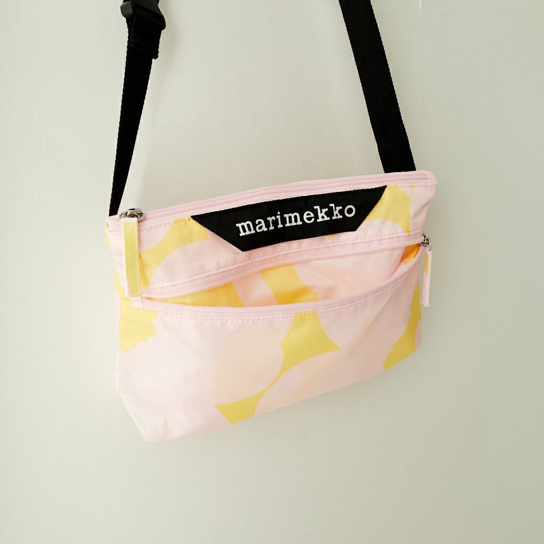 マリメッコ　Neat Crossbody Unikko S ショルダーバッグ オンライン限定・日本限定】Neat Crossbody Unikko S ショルダーバッグ