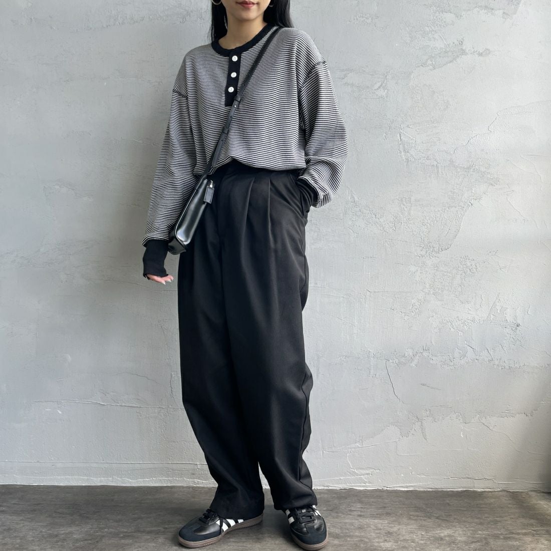 Health knit [ヘルスニット] 別注 ヘンリーネック ワッフルボーダーカットソー [HR2302L005IN-JF] BLK/OFF &&モデル身長：156cm 着用サイズ：F&&