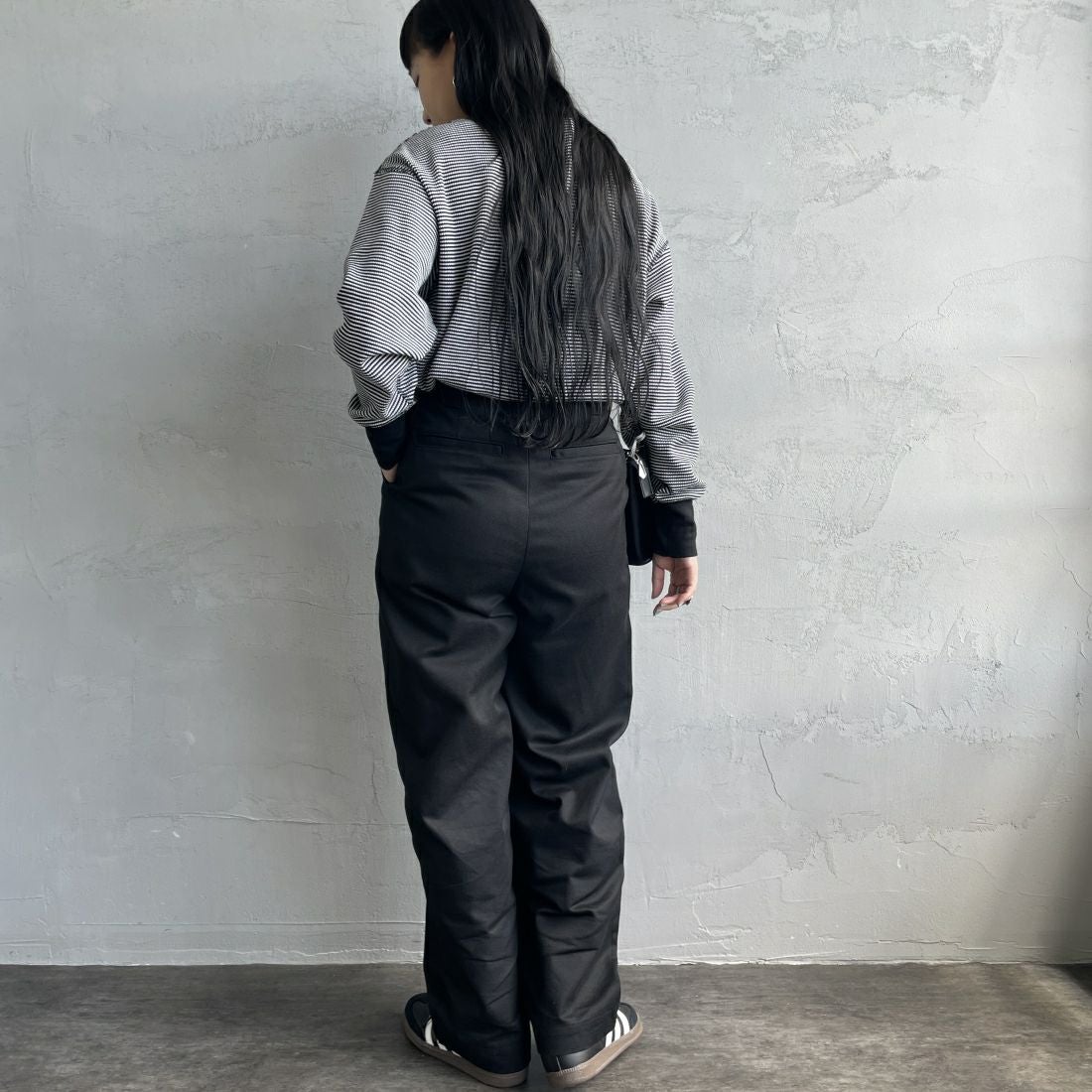 Health knit [ヘルスニット] 別注 ヘンリーネック ワッフルボーダーカットソー [HR2302L005IN-JF] BLK/OFF &&モデル身長：156cm 着用サイズ：F&&