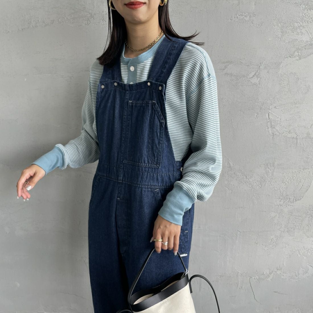 Health knit [ヘルスニット] 別注 ヘンリーネック ワッフルボーダーカットソー [HR2302L005IN-JF] BLU/OFF &&モデル身長：163cm 着用サイズ：F&&
