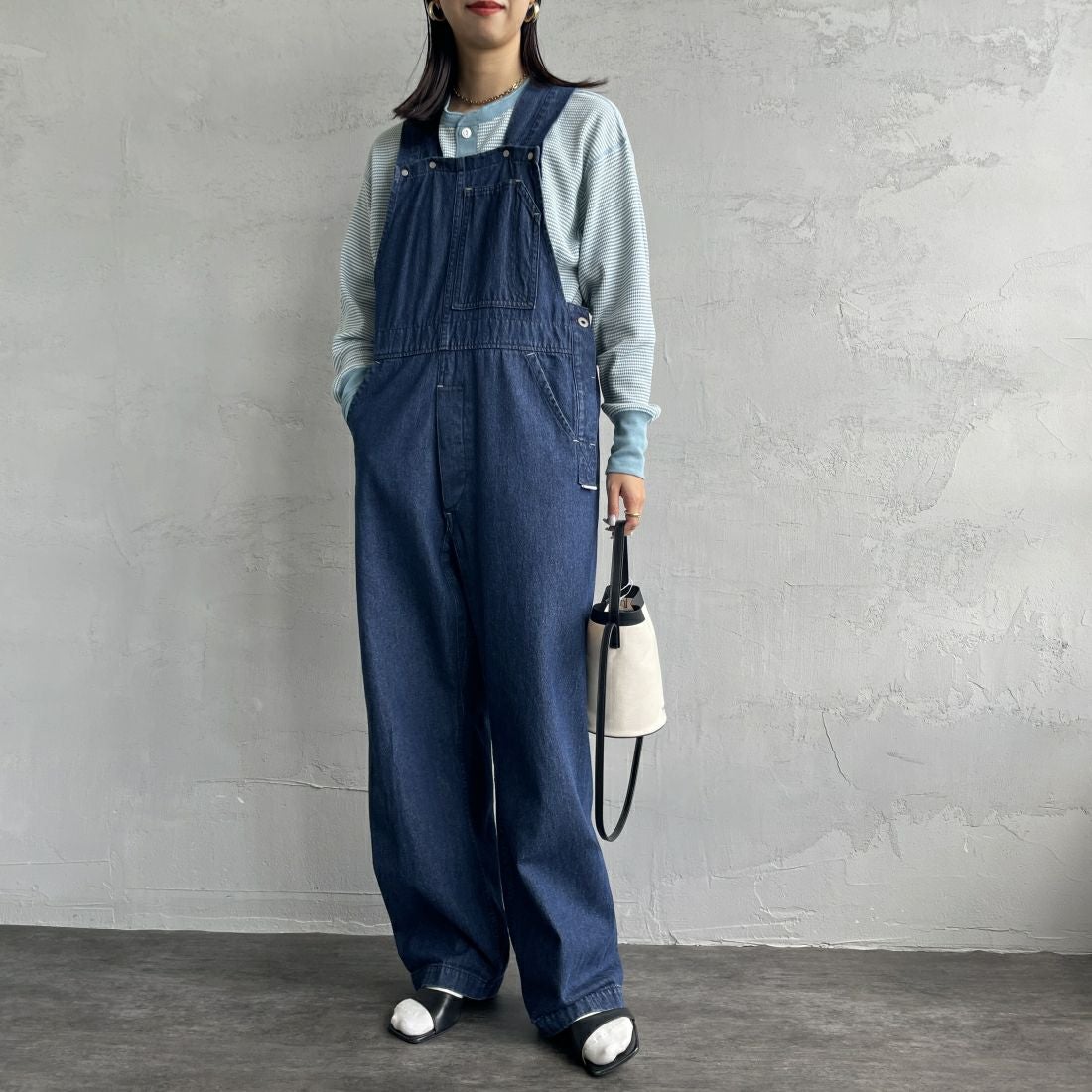Health knit [ヘルスニット] 別注 ヘンリーネック ワッフルボーダーカットソー [HR2302L005IN-JF] BLU/OFF &&モデル身長：163cm 着用サイズ：F&&