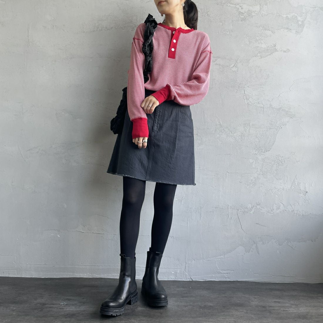 Health knit [ヘルスニット] 別注 ヘンリーネック ワッフルボーダーカットソー [HR2302L005IN-JF] RED/OFF &&モデル身長：160cm 着用サイズ：F&&