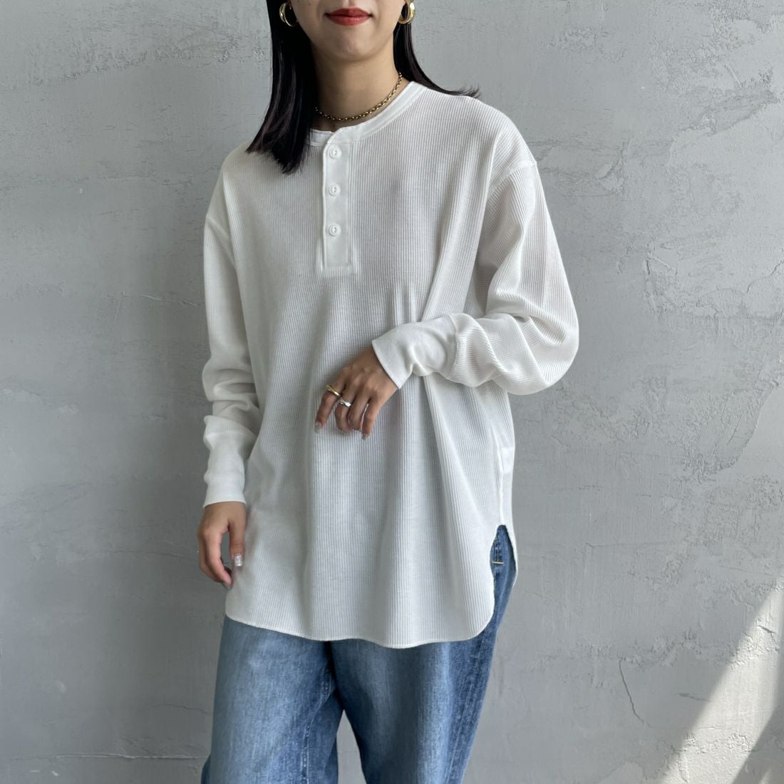 Health knit [ヘルスニット] 別注 ヘンリーネック ワッフルボーダーカットソー [HR2302L005IN-JF] WHITE &&モデル身長：163cm 着用サイズ：F&&