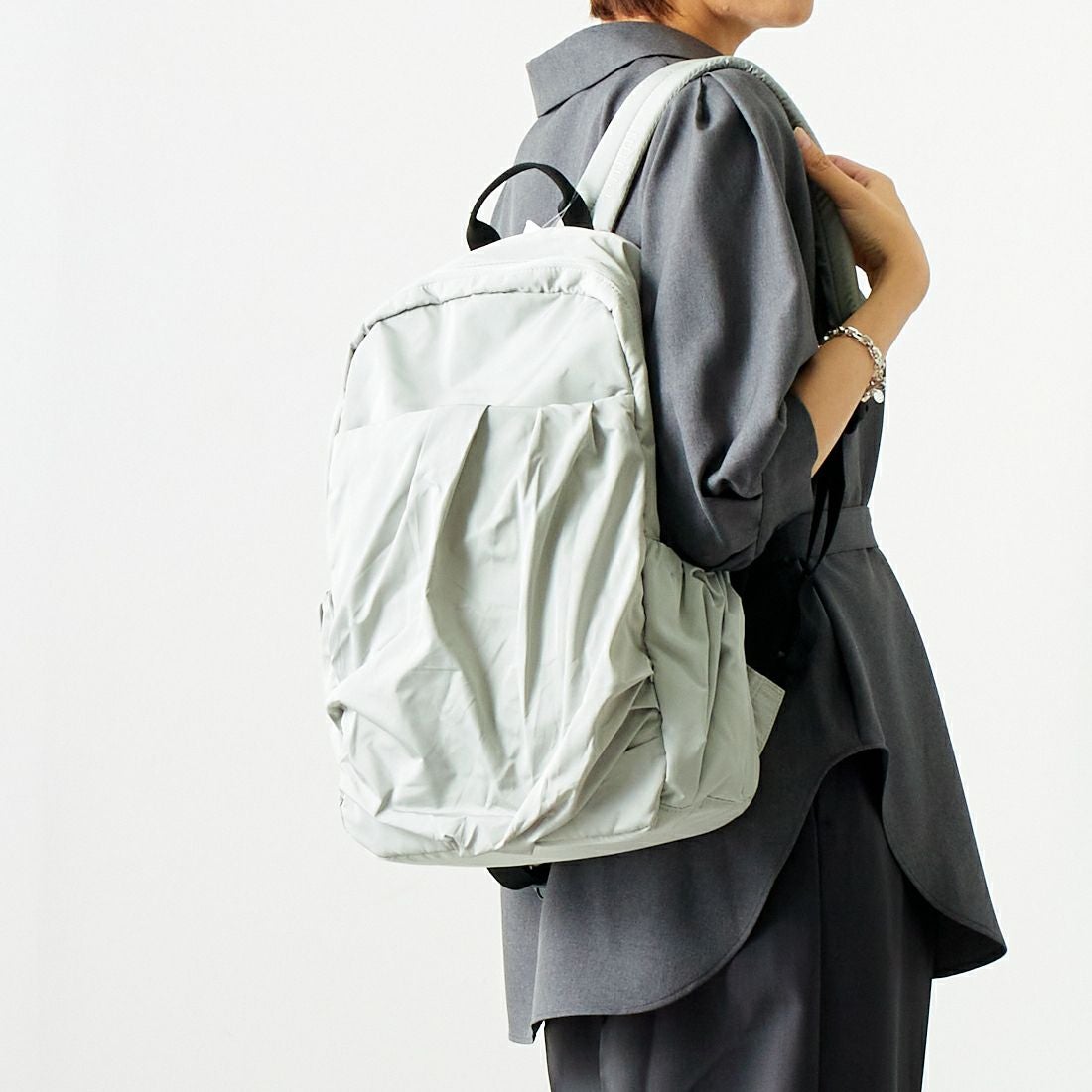 emmi [エミ] エコ撥水ギャザーボディーバックパック [13WGB239304] L.GRY