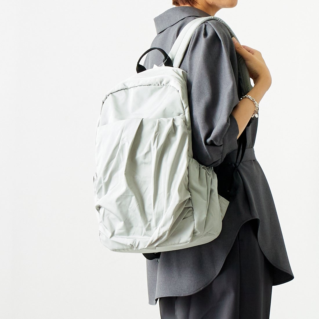 emmi [エミ] エコ撥水ギャザーボディーバックパック [13WGB239304] L.GRY