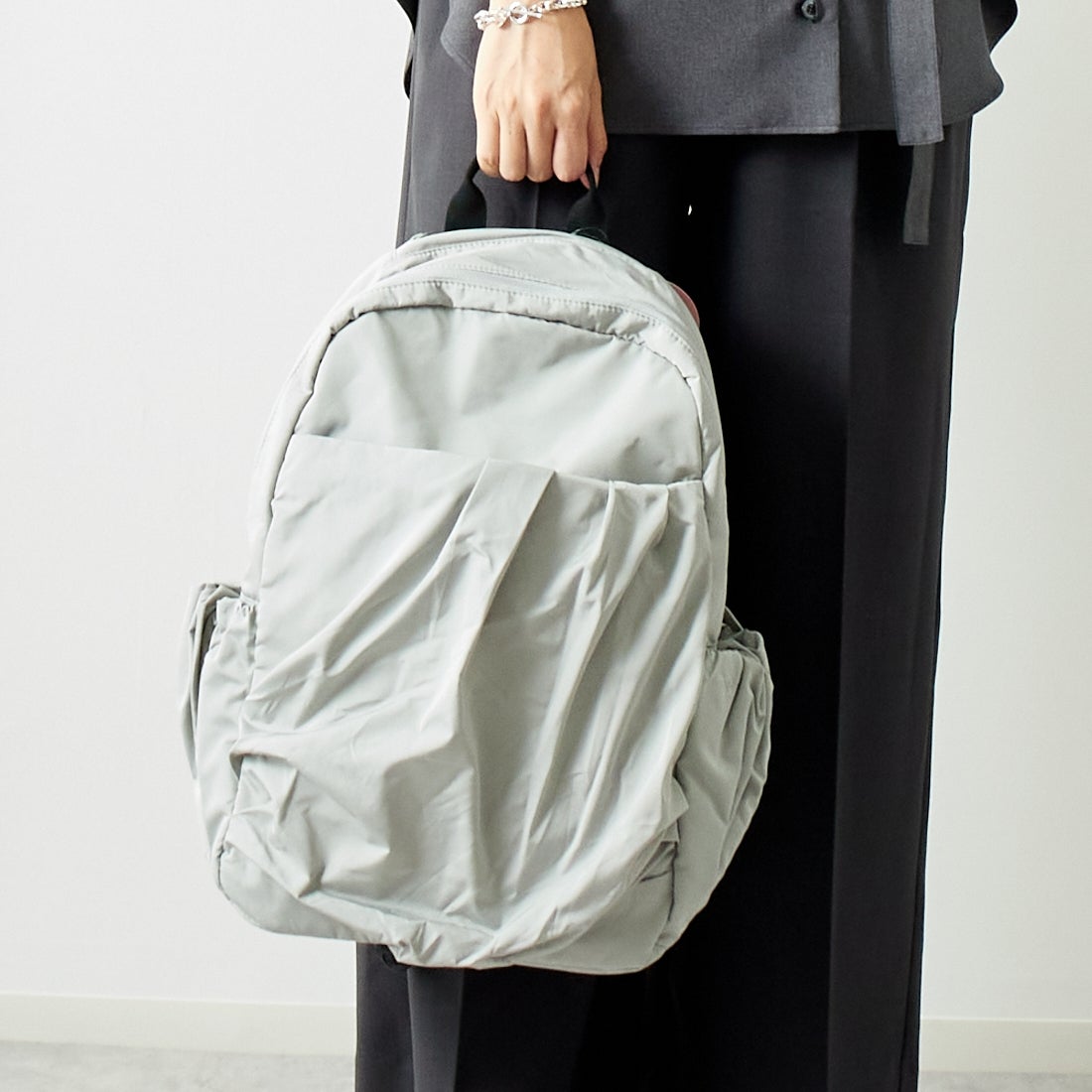 emmi [エミ] エコ撥水ギャザーボディーバックパック [13WGB239304] L.GRY