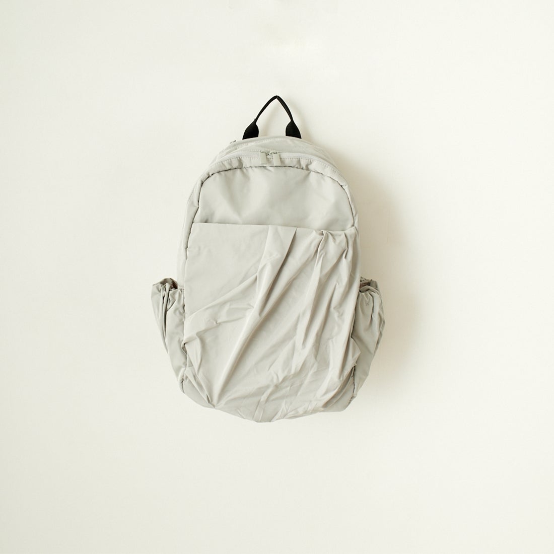 emmi [エミ] エコ撥水ギャザーボディーバックパック [13WGB239304] L.GRY