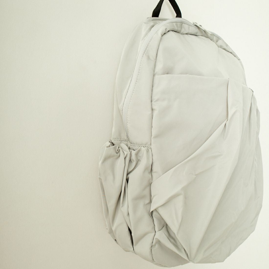 emmi [エミ] エコ撥水ギャザーボディーバックパック [13WGB239304] L.GRY