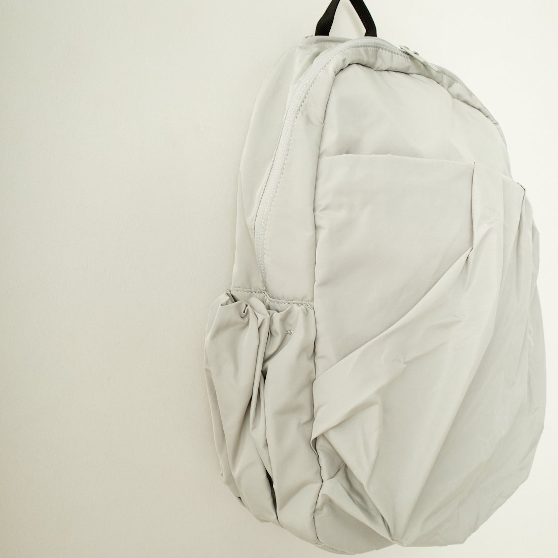 emmi [エミ] エコ撥水ギャザーボディーバックパック [13WGB239304] L.GRY