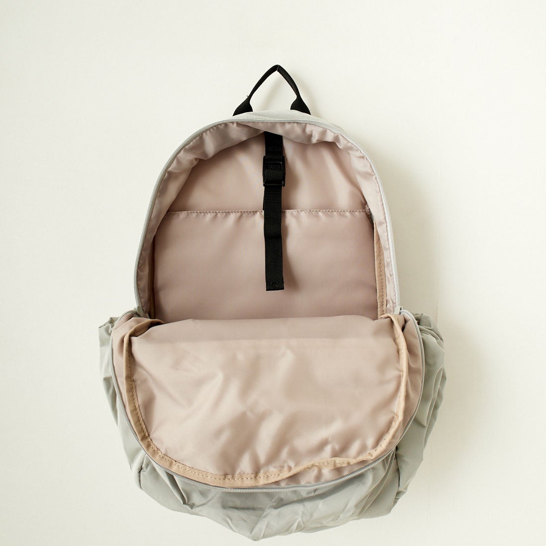 emmi [エミ] エコ撥水ギャザーボディーバックパック [13WGB239304] L.GRY