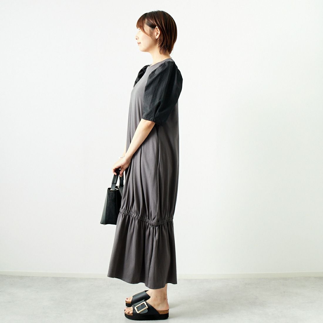 Jeans Factory Clothes [ジーンズファクトリークローズ] スムースタフタスリーブカットワンピース [7445328] C.GRAY &&モデル身長：167cm 着用サイズ：F&&