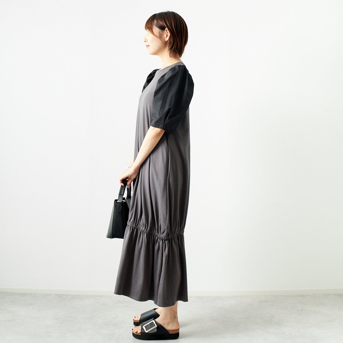 Jeans Factory Clothes [ジーンズファクトリークローズ] スムースタフタスリーブカットワンピース [7445328] C.GRAY &&モデル身長：167cm 着用サイズ：F&&