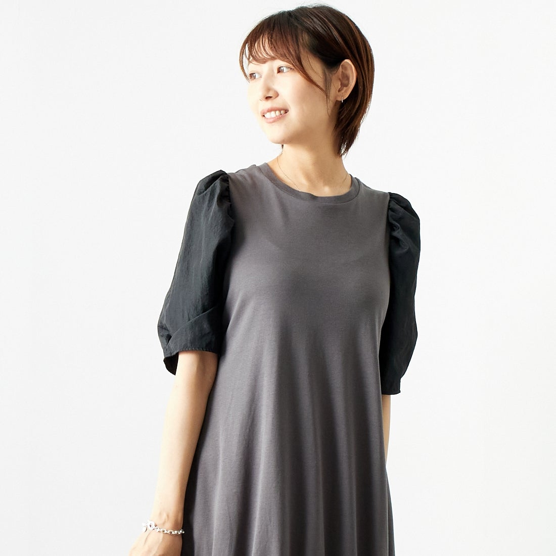 Jeans Factory Clothes [ジーンズファクトリークローズ] スムースタフタスリーブカットワンピース [7445328] C.GRAY &&モデル身長：167cm 着用サイズ：F&&