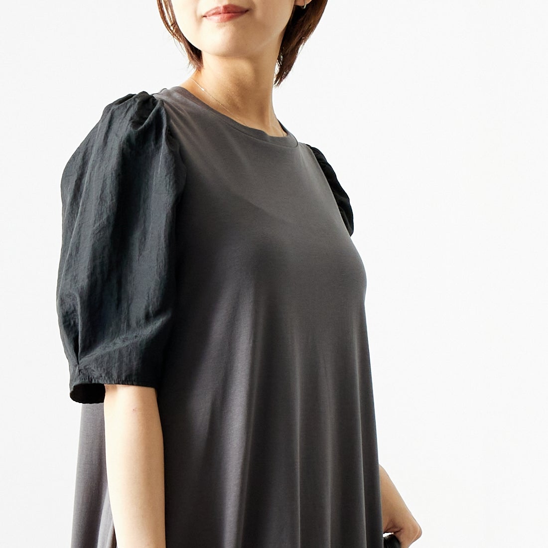 Jeans Factory Clothes [ジーンズファクトリークローズ] スムースタフタスリーブカットワンピース [7445328] C.GRAY &&モデル身長：167cm 着用サイズ：F&&