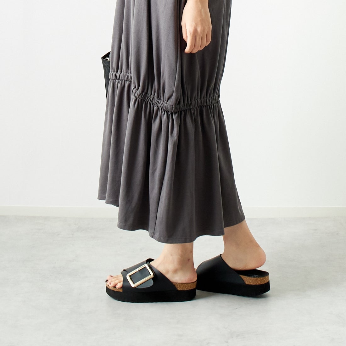 Jeans Factory Clothes [ジーンズファクトリークローズ] スムースタフタスリーブカットワンピース [7445328] C.GRAY &&モデル身長：167cm 着用サイズ：F&&
